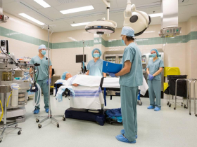 妻遊沖繩突腦出血開刀，夫籌250萬8天後專機返台…到日本保它：花200萬內免掏錢！旅平險怎麼保？